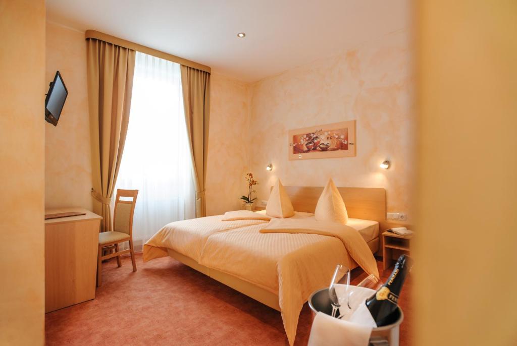 Hotel Mediterraneo Neustadt an der Weinstraße 객실 사진